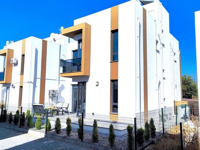 VOLLSTÄNDIG MÖBLIERTE, NEUE 4+1-VILLA ZU VERMIETEN IN ALSANCAK