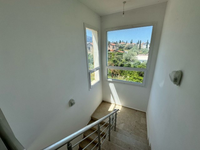 3+1 Villa mit Meerblick zum Verkauf in Alsancak/Yeşiltepe