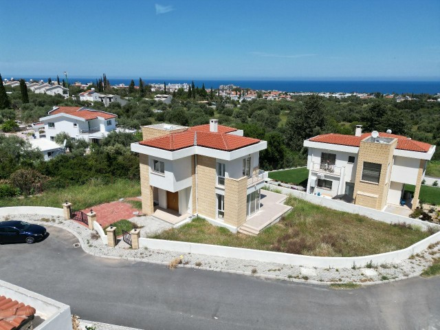 3+1 Villa mit Meerblick zum Verkauf in Alsancak/Yeşiltepe