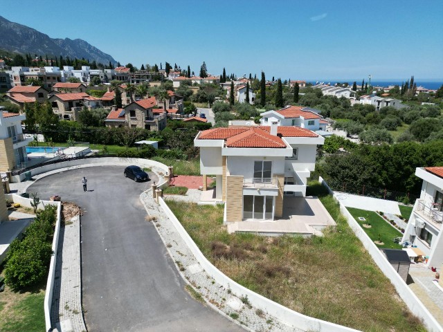 3+1 Villa mit Meerblick zum Verkauf in Alsancak/Yeşiltepe