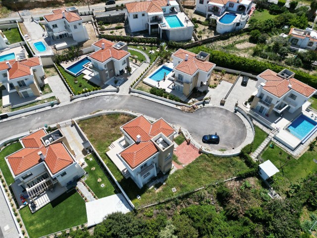 3+1 Villa mit Meerblick zum Verkauf in Alsancak/Yeşiltepe