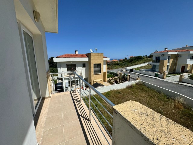 3+1 Villa mit Meerblick zum Verkauf in Alsancak/Yeşiltepe