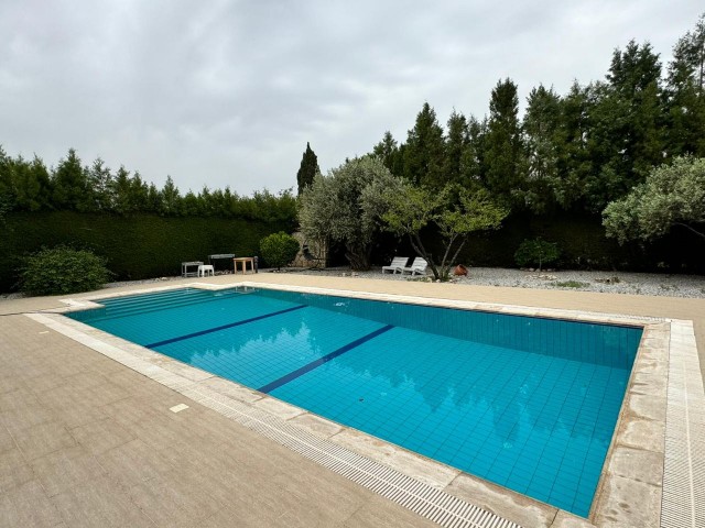 3+1 VILLA MIT POOL UND GROSSEM GARTEN ZU VERMIETEN IN ALSANCAK