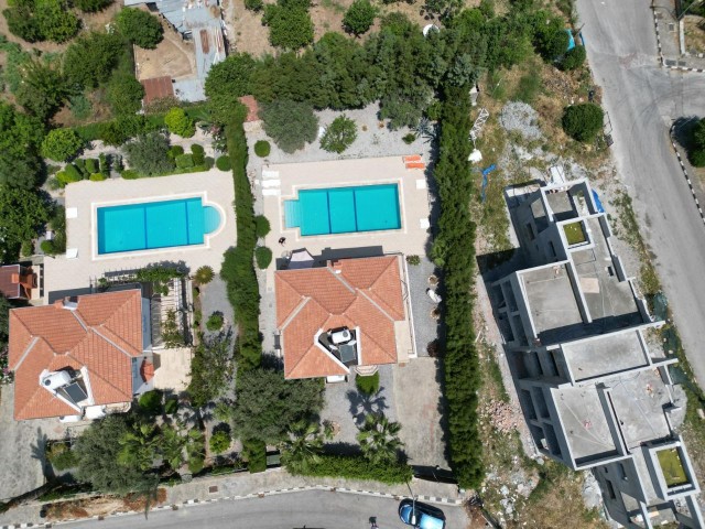 3+1 KOMPLETT MÖBLIERTE VILLA MIT POOL ZU VERKAUFEN IN ALSANCAK