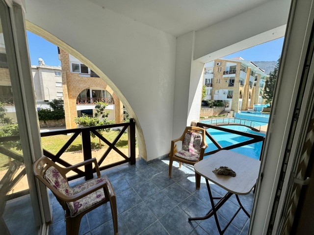  Girne merkezde, satılık ful eşyalı 1+1 daire