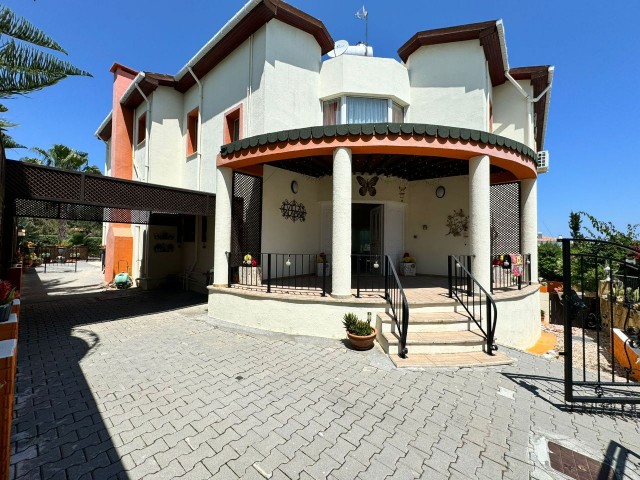 4+1 VERY SPACIOUS VILLA FOR RENT IN ALSANCAK, WITH UNCLOSED SEA VIEW