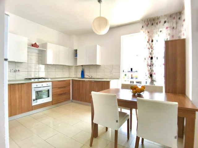 138 M2 3+1 FULLY FURNISHED FLAT FOR SALE IN KYRENIA CENTER, IN A SITE WITH POOL