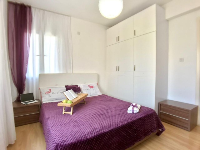 GİRNE MERKEZ'DE SATILIK 138 M2 3+1 FULL EŞYALI DAİRE , HAVUZLU SİTE'DE