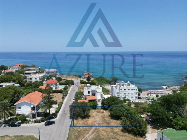 Land for sale in Alsancak, only 30 meters from the sea