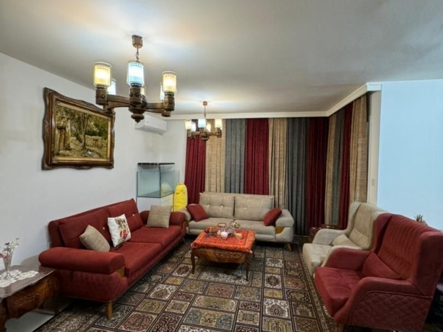 2+1 FLAT FOR SALE IN KYRENIA CENTER, 5 MINUTES TO THE BAZAAR