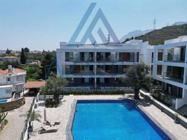 Penthouse in a 2+1 complex with pool for sale in Alsancak