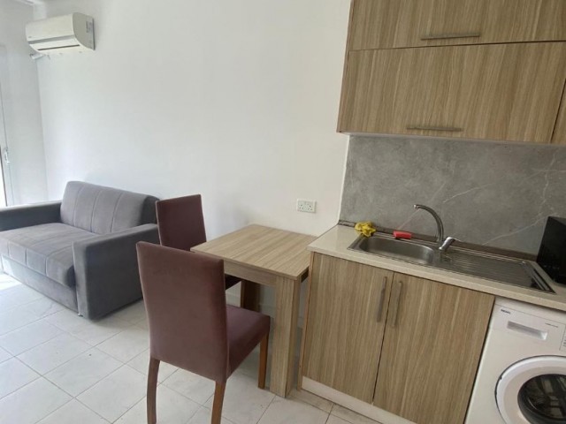 Girne Karaoğlanoğlu, 1+1 Flat for Rent Close to GAU 400 STG / +905338202346