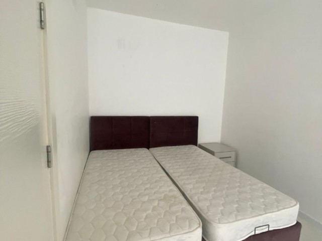 Girne Karaoğlanoğlu, 1+1 Wohnung zu vermieten in der Nähe von GAU 400 STG / +905338202346