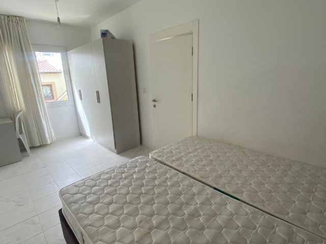 Girne Karaoğlanoğlu, 1+1 Wohnung zu vermieten in der Nähe von GAU 400 STG / +905338202346