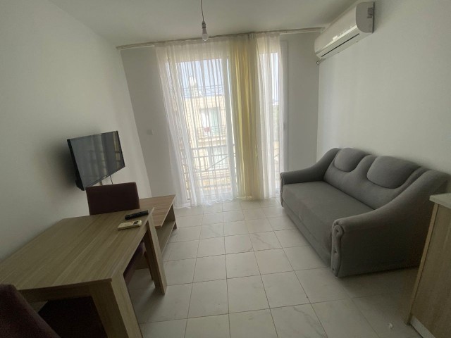 Girne Karaoğlanoğlu, 1+1 Flat for Rent Close to GAU 400 STG / +905338202346