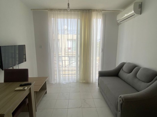 Girne Karaoğlanoğlu, 1+1 Flat for Rent Close to GAU 400 STG / +905338202346