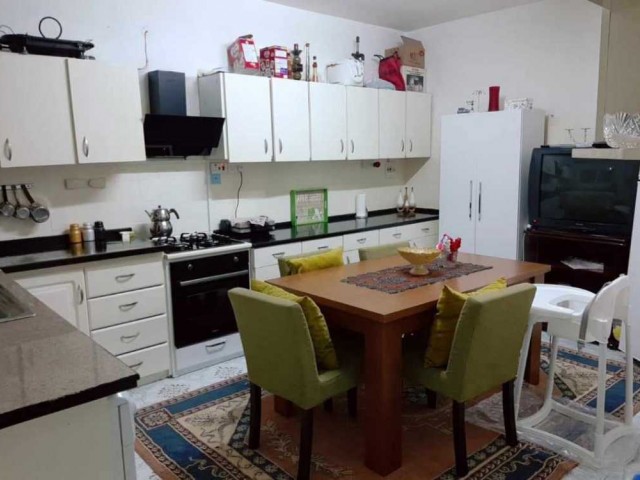 Kyrenia Zentrum, 3+1 möblierte Wohnung zu verkaufen £126.000 / +90 533 864 20 03