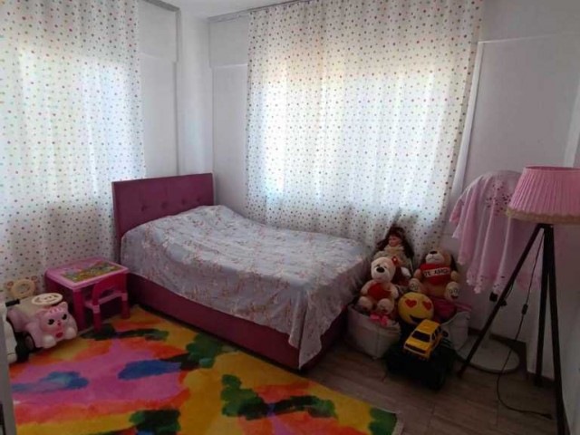 Kyrenia Zentrum, 3+1 möblierte Wohnung zu verkaufen £126.000 / +90 533 864 20 03