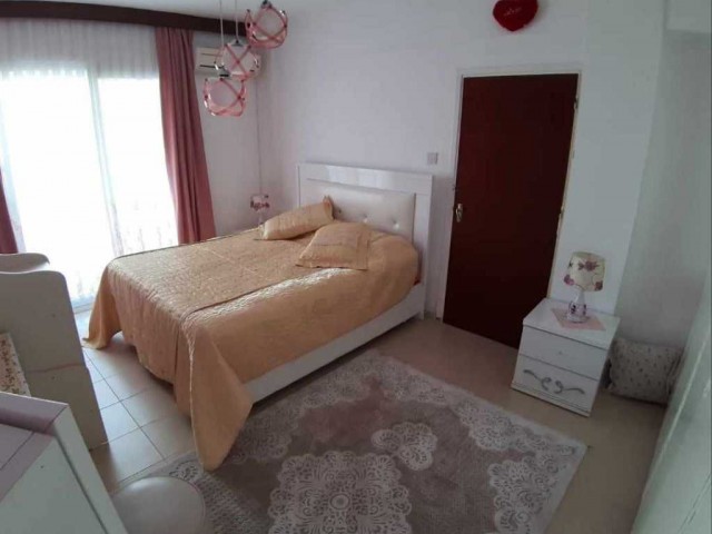 Kyrenia Zentrum, 3+1 möblierte Wohnung zu verkaufen £126.000 / +90 533 864 20 03