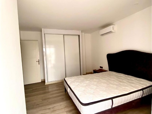 Kyrenia Center, 3+1 Penthaus-Maisonette-Wohnung zu vermieten 1000 STG / +905338202346