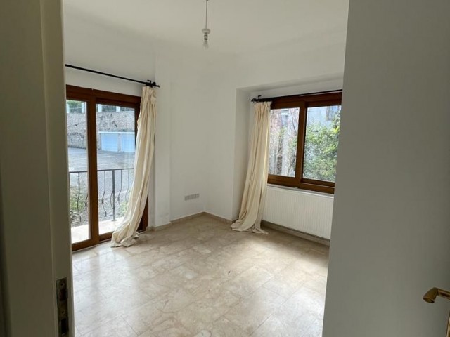 Kyrenia Lapta, 3+1 Villa with Sea View for Sale 300.000 STG / +905428571597