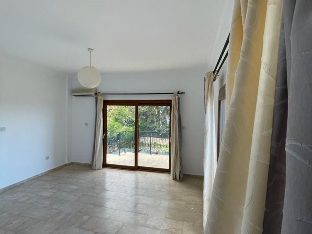 Girne Lapta, Satılık Deniz Manzaralı 3+1 Villa 300.000 STG / +905338202346