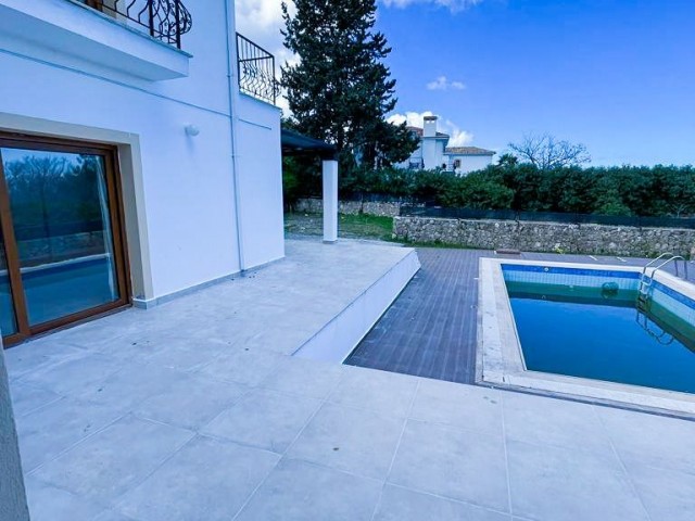 Girne Lapta, Satılık Deniz Manzaralı 3+1 Villa 300.000 STG / +905338202346