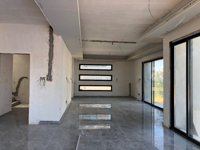 Ozanköy Bölgesinde Satılık 4+1 Lüks Villa 600.000 STG / +905338202346