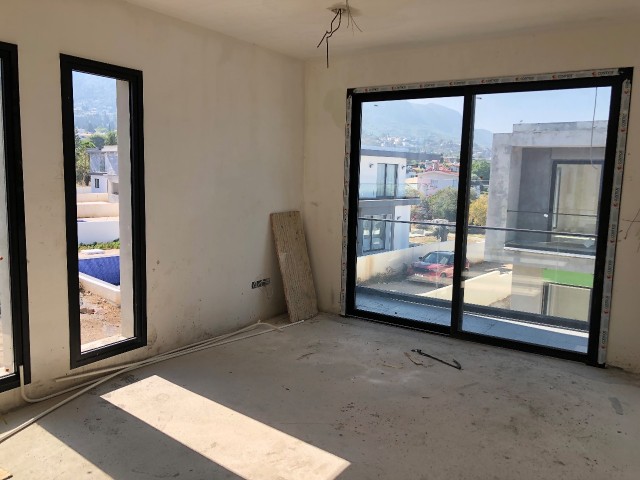 Ozanköy Bölgesinde Satılık 4+1 Lüks Villa 600.000 STG / +905338202346