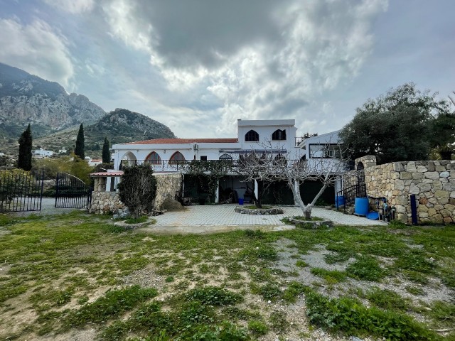 Private Villa zum Verkauf in Karşıyaka 5+2 630.000 STG / +90 533 820 2346