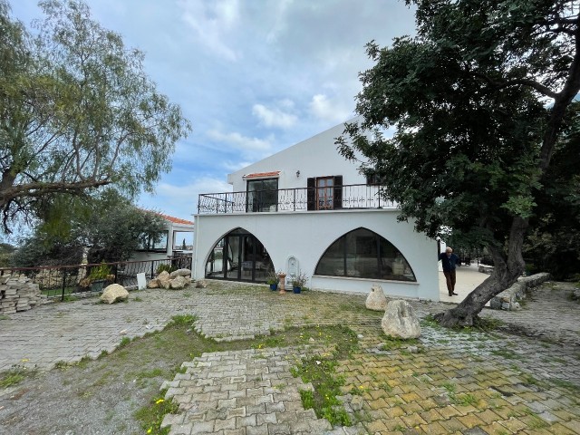 Private Villa zum Verkauf in Karşıyaka 5+2 630.000 STG / +90 533 820 2346