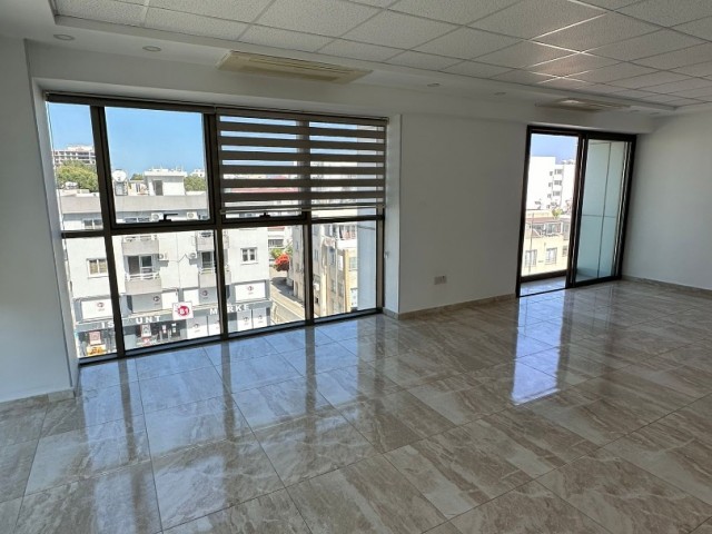 Girne'de Merkez Kiralık Ofis 1.000 STG / +905338202343