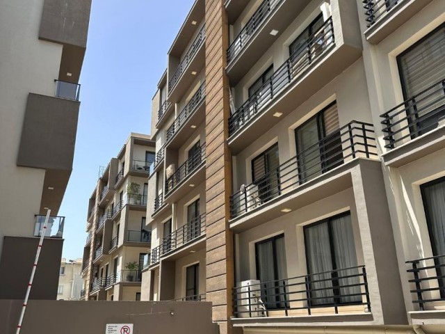 Kyrenia Center, 800 STG for Rent in a 2+1 Complex with Pool / +905338202346