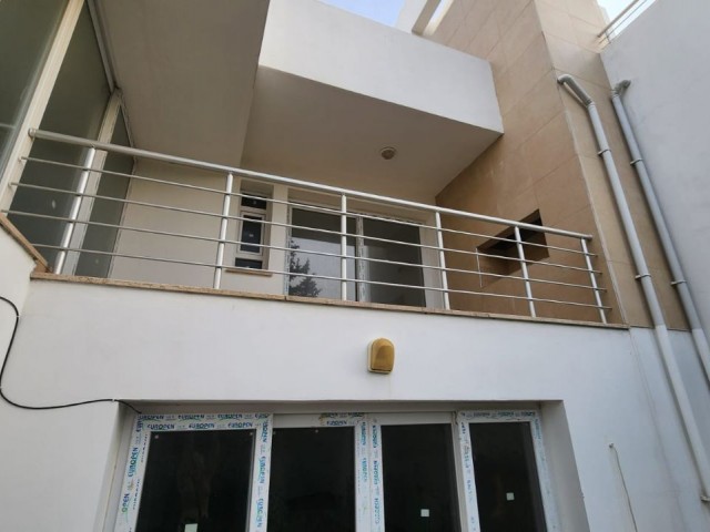 Geräumige 3+2-Maisonette-Wohnung im Zentrum von Kyrenia 260.000 STG / +905338202346