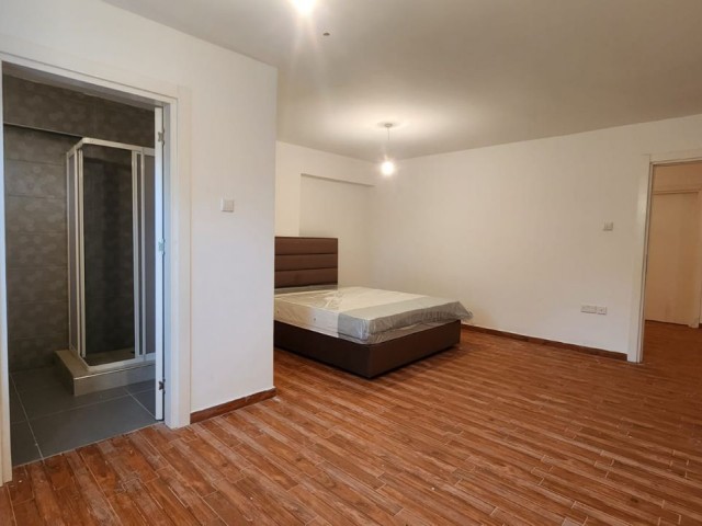 Geräumige 3+2-Maisonette-Wohnung im Zentrum von Kyrenia 260.000 STG / +905338202346