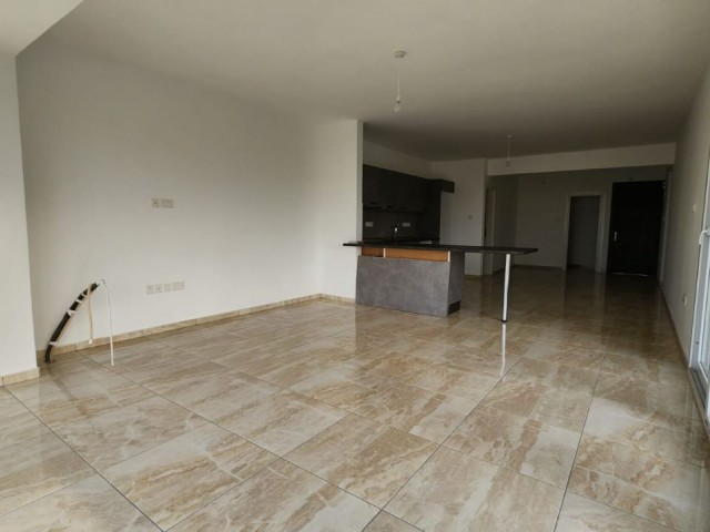 Geräumige 3+2-Maisonette-Wohnung im Zentrum von Kyrenia 260.000 STG / +905338202346