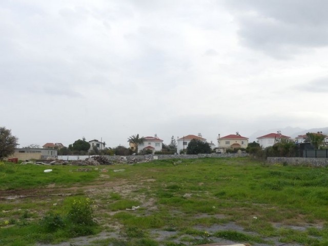 Investment Opportunity. Land and project for 16 apartments and communal pool for sale.