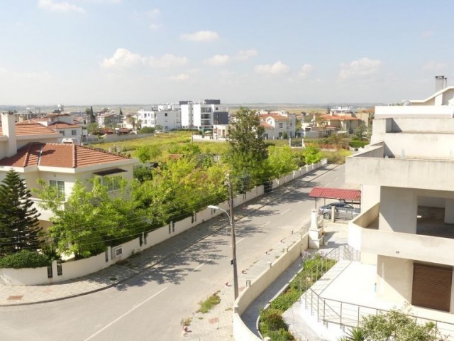 Lefkoşa'da 3 Yatak Odalı Satılık Daire 