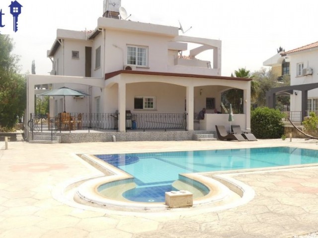 PEACEFUL VILLA WITH SWIMMING POOL IN ALSANCAK