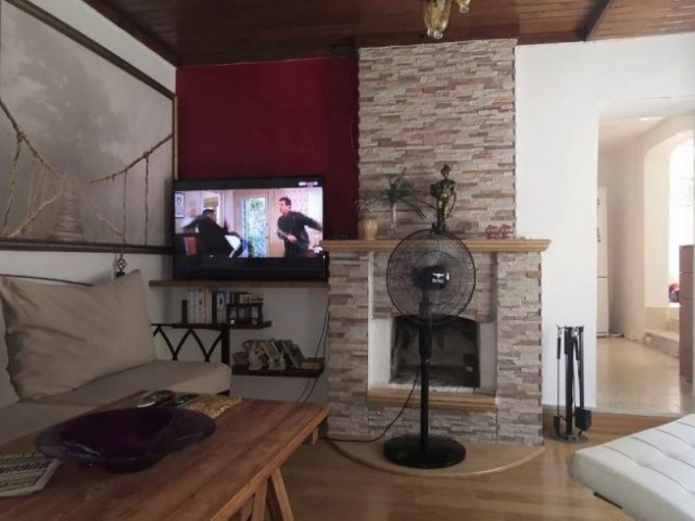 2 Bedroom Village House in Edremit