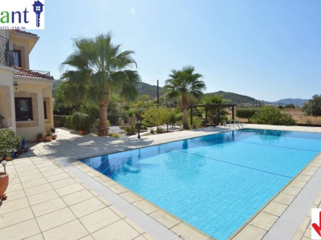 STUNNING 3 BEDROOM VILLA WITH PRIVATE POOL IN KARSIYAKA