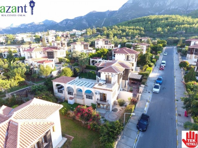 BELLAPAIS'DA 4 YATAK ODALI VILLA