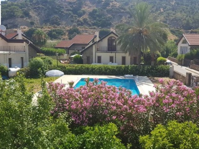 FOR RENT, 3 BEDROOM VILLA, IN A QUITE AREA OF KARSIYAKA.