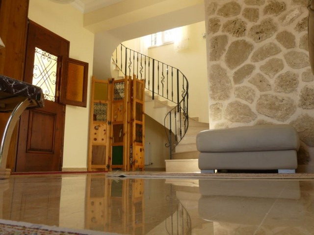  LUXURY 3 BEDROOM VILLA WITH PRIVATE POOL IN ALSANCAK