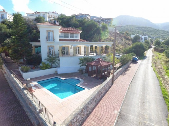  LUXURY 3 BEDROOM VILLA WITH PRIVATE POOL IN ALSANCAK