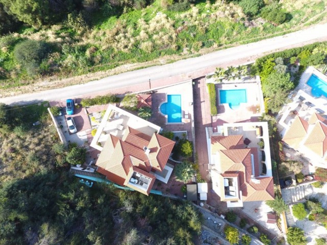  LUXURY 3 BEDROOM VILLA WITH PRIVATE POOL IN ALSANCAK