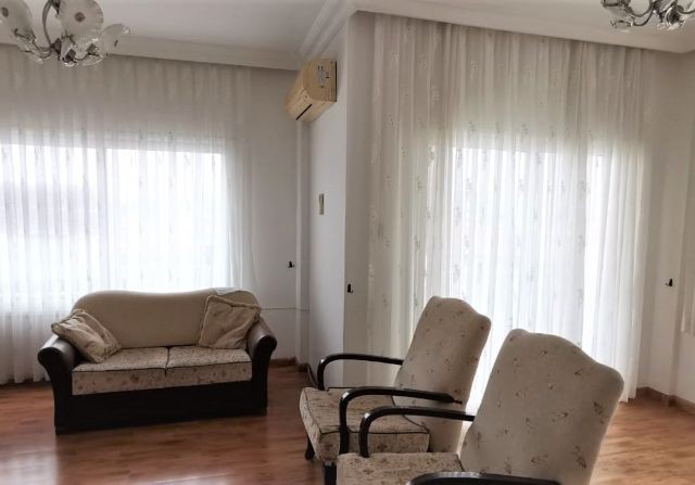 3-Zimmer-Wohnung im Zentrum von Kyrenia ** 