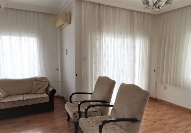 3-Zimmer-Wohnung im Zentrum von Kyrenia ** 