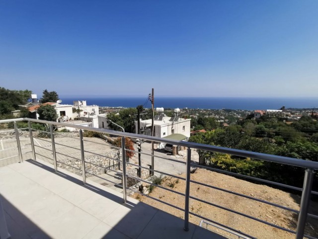 Kıbrıs Girne Lapta da Satılık Villa