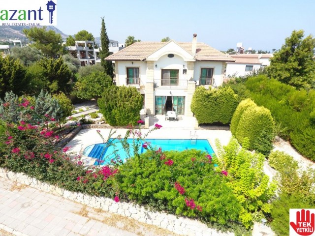 Top Quality 3 Bed Villa with Pool in Lapta 